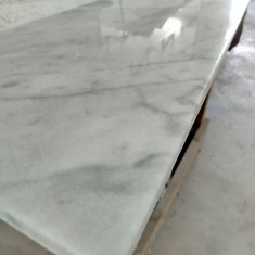 Мармурове підвіконня світло-сірого кольору 900х300х20 мм.